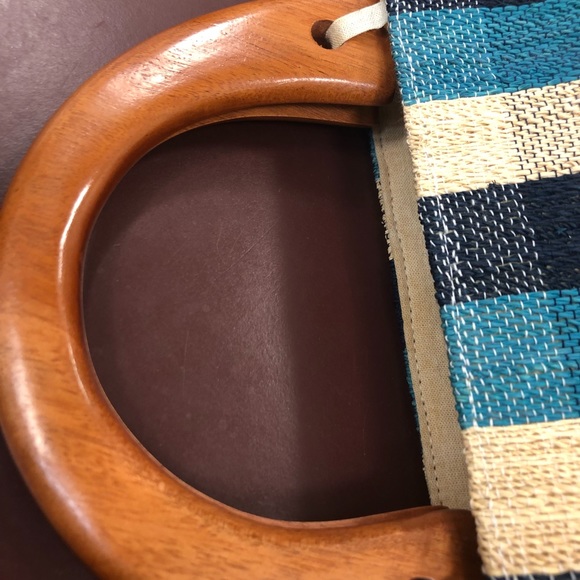 Clutch striped blue & beige with wooden handles. - Picture 4 of 8